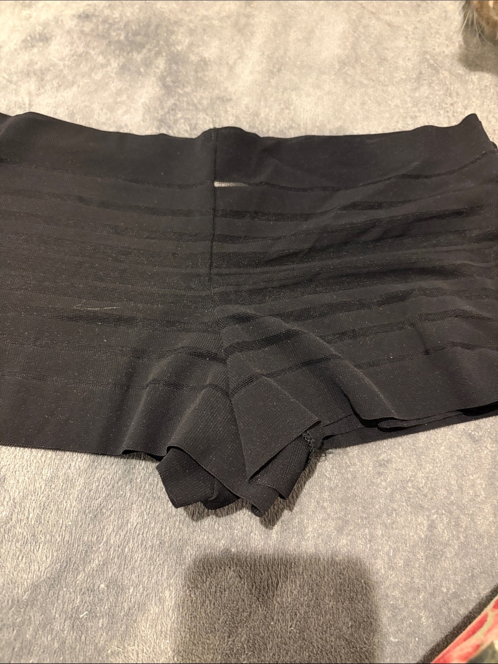 Black Women's Seamless Ribbed Short Shorts set of 3 peas